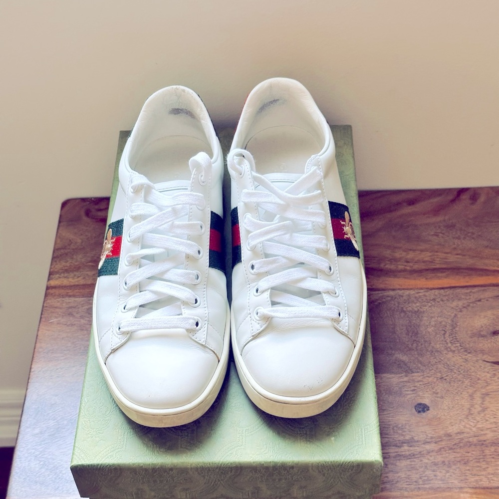 Pre-loved Authentic Gucci Ace Sneakers with Bee 🐝